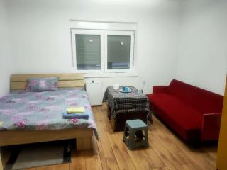 Cozy family hotel add meals - Subotica - 0