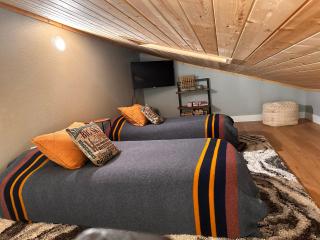 Log Cabin Lane Guesthouse - 4