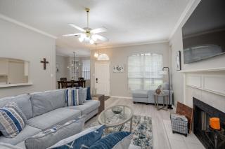 Spacious Brick House 3BR 2BA A+ - Denton - 1