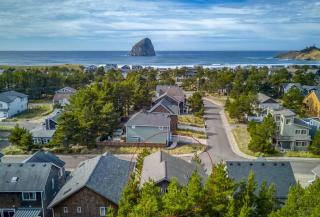 Baileys Beach House - Meredith Lodging - 9