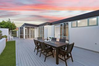 Waterfront retreat - Seaview - Auckland - 8