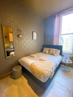 Holland Road Stays - 9