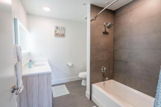 Hollywood Panoramic Views, Pool, Gym & Free parking! - 1