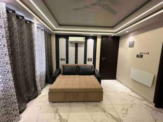 Himalayan Hideaway: 1 BHK Luxury Apartment - Rishikesh - 9