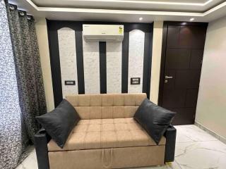 Himalayan Hideaway: 1 BHK Luxury Apartment - Rishikesh - 7