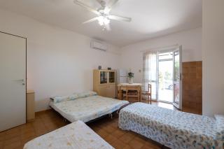 Monolocale ingresso indipendente con corte esclusiva - 1