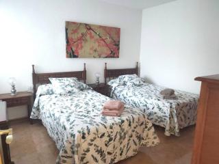 Charming & Spacious Apartment in Historic Centre & short walk to Beach - 2