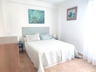 Charming & Spacious Apartment in Historic Centre & short walk to Beach - 4