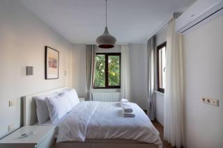 Unique 3BR Loft w Private Terrace Views & All ACs - Istanbul - 4