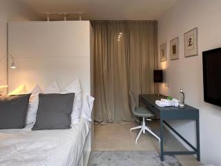 Quiet and sunny studio in absolut city center - Düsseldorf - 0