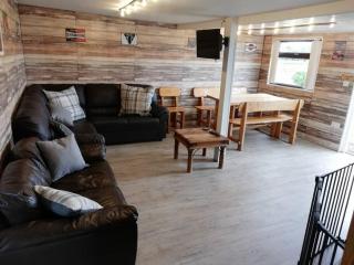Log cabin with secure garden - Haxey - 5