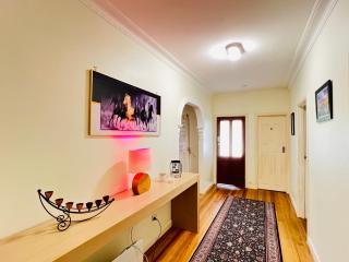 Cosy 4BR Home 15 Minutes Away From Melbourne Airport - St Albans - 1