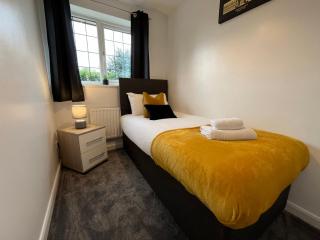 Lingfield House - Spacious 3 Bed Detached Home From Home - Burton upon Trent - 8