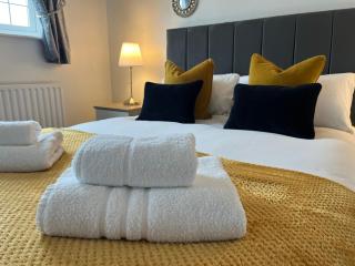 Lingfield House - Spacious 3 Bed Home From Home in Burton - Burton upon Trent - 0