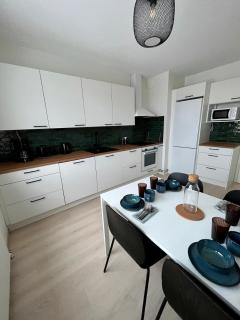 Ylimmän kerroksen tilava kolmio jokinäkymällä - Rovaniemi - 8