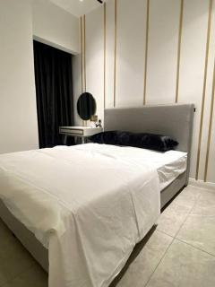 High Floor Luxury KL Residence with Infinity Pool - 8