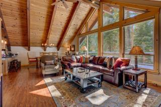 Edelweiss Retreat- Close to Lake and Ski Resorts- Pet Friendly- Hot Tub - Tahoe City - 0