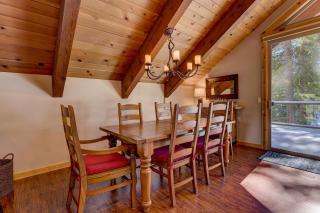 Edelweiss Retreat- Close to Lake and Ski Resorts- Pet Friendly- Hot Tub - Tahoe City - 4