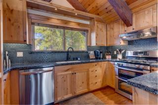 Edelweiss Retreat- Close to Lake and Ski Resorts- Pet Friendly- Hot Tub - Tahoe City - 2