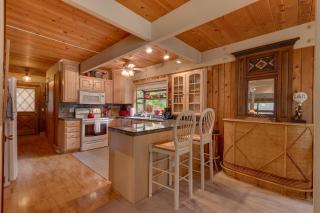 Cozy Wood Cabin- Updated- Hot Tub- Fireplace- Backs to Forest - Carnelian Bay - 6