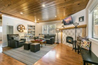 Hidden Willow at Tahoe Park - Cozy 2 BR Cabin, Walk to Dining, Near Skiing - 9
