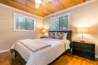 Hidden Willow at Tahoe Park - Cozy 2 BR Cabin, Walk to Dining, Near Skiing - 4