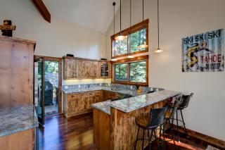 North Shore Bliss - 3 BR plus loft - Private Hot Tub - Carnelian Bay - 6