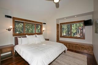 North Shore Bliss - 3 BR plus loft - Private Hot Tub - Carnelian Bay - 4