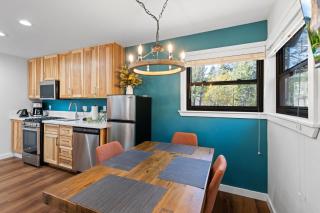 Sandy Cove on the North Shore -Lakeside Cottage with Pier Beach, and HOA Amenities - Tahoe Vista - 7