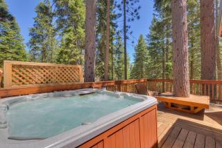 Piney wood - Quiet 2 BR Loft w Private Hot Tub - Carnelian Bay - 0