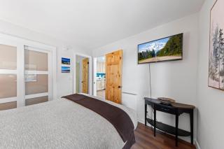 Sandy Cove on the North Shore -Lakeside Cottage with Pier Beach, and HOA Amenities - Tahoe Vista - 5