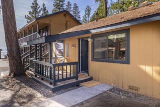 Sandy Cove on the North Shore -Lakeside Cottage with Pier Beach, and HOA Amenities - 1