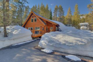Olympic Valley Hideaway - Newly Remodeled Cabin with Private Hot Tub - Olympic Valley - 9