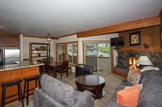 Palisades Tahoe Ski Condo - Remodeled 2 BR, Walking Distance to Lifts & Village - Olympic Valley - 8