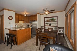 Palisades Tahoe Ski Condo - Remodeled 2 BR, Walking Distance to Lifts & Village - Olympic Valley - 6