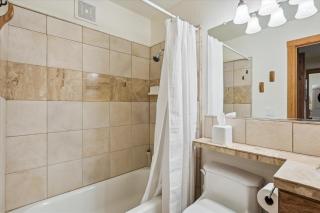 Rocky Point # 4 - 2 BR Northstar Condo, Shuttle to Slopes, HOA Amenities! - Truckee - 2