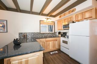 Pineland Chalet in Tahoe City - Classic Cabin Wood Fireplace Dog Friendly - 5