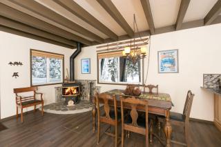 Pineland Chalet in Tahoe City - Classic Cabin Wood Fireplace Dog Friendly - 4