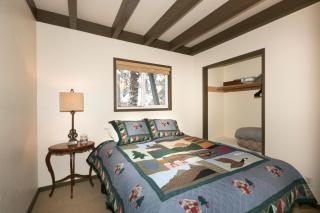 Pineland Chalet in Tahoe City - Classic Cabin Wood Fireplace Dog Friendly - 2