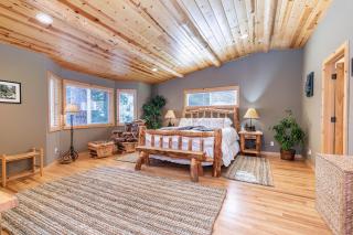 Secret Garden Lodge - 4BR Walking Distance to the Lake, Hot Tub, Close to Ski Resorts! - Carnelian Bay - 3