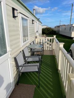 Sealands Highbury next to fantasy island and beach 8 berth beds made up for arrival - 8