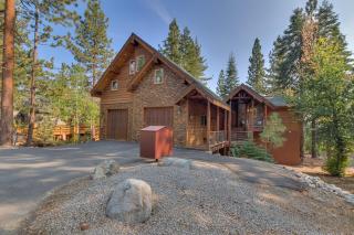 Tahoe Rim Retreat - Spacious 4BR with Pool Table and Private Hot Tub - Pet Friendly! - 5