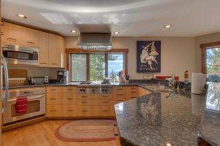 Tahoe Point of View - Amazing Lake Views at this 4BR w Hot Tub, Sauna, Near Skiing - Tahoe City - 4