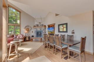 Tahoe Point of View - Amazing Lake Views at this 4BR w Hot Tub, Sauna, Near Skiing - Tahoe City - 3