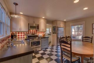 Vanni House - Classic Tahoe Style 2 BR - Sleeps 6 - Hot Tub - Near Palisades & Downtown Tahoe City - 6