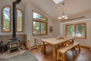 Tahoma Charm on West Shore - Beautiful Open Concept 3 BR w Private Hot Tub - Tahoma - 4