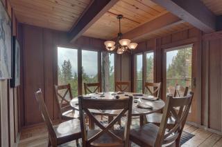 View at Dollar Point - Beautiful Lake Views with Sunny Deck, Quiet Neighborhood, Near Skiing - Tahoe City - 4