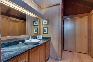 View at Dollar Point - Beautiful Lake Views with Sunny Deck, Quiet Neighborhood, Near Skiing - Tahoe City - 2