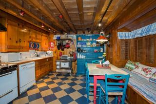 Ward Creek Retreat - Cozy Old Tahoe Cabin w Short Drive to Ski Resorts Pet Friendly - Tahoe City - 5