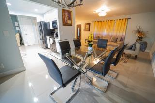 Chardonnay- Luxe home with pool ,spa and close to equestrian - Royal Palm Beach - 4